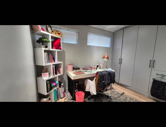 2 BEDROOM PROPERTY TO RENT IN MIDFIELD ESTATE